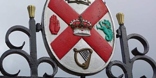 210. Belfast, znak university