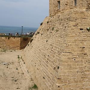026. Hradby Caesarea