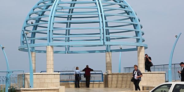 037. Jeden ze vstupů do baháistické svatyně, Haifa