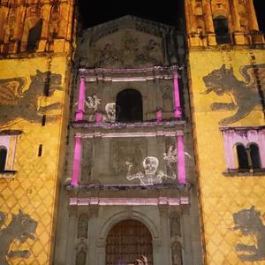 143. Bazilika de la Soledad, světelná show, Oaxaca 2
