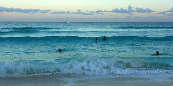 284. Podvečerní koupání, Cancún 1