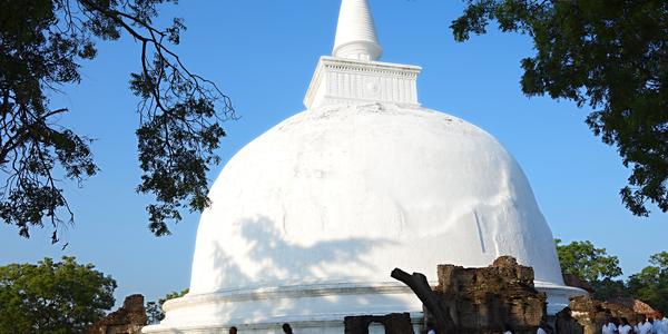 002. Dágoba v Polonnaruwa