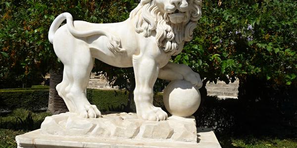 56. Lev před indickým archivem, Sevilla