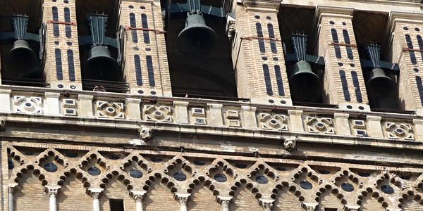 62. Detail bývalého minaretu v Seville