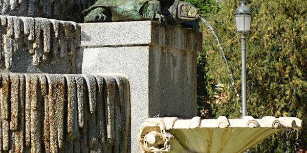 10. Detail fontány v parku El Buen Retiro
