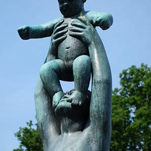 109. Kovové sochy na mostě 6