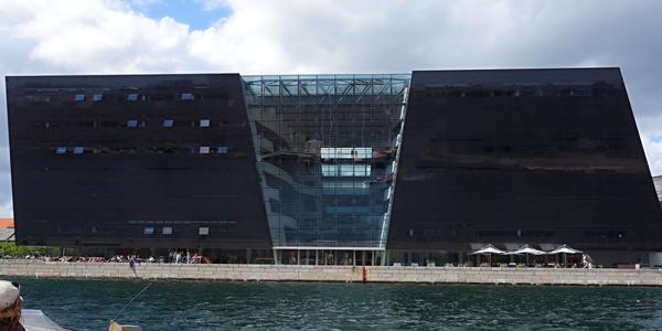 138. Černý diamant, budova nové knihovny