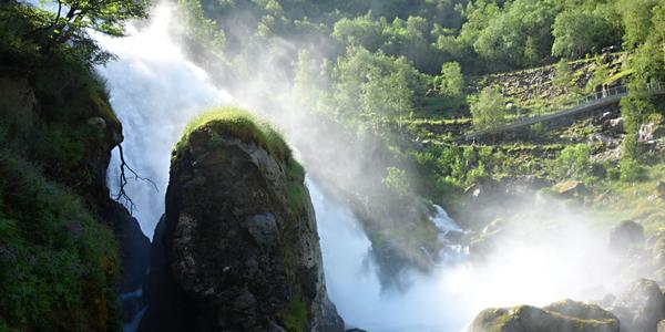 70. Vodopád pod Briksdalsbreen