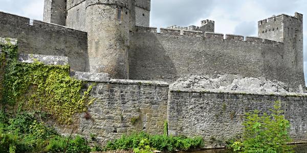 1. Dramaticky vyhlížející hrad Cahir