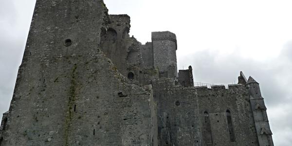 8. Hrad Rock of Cashel připomíná pevnost
