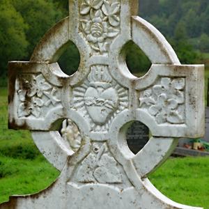 8. Na hřbitově v Glendalough
