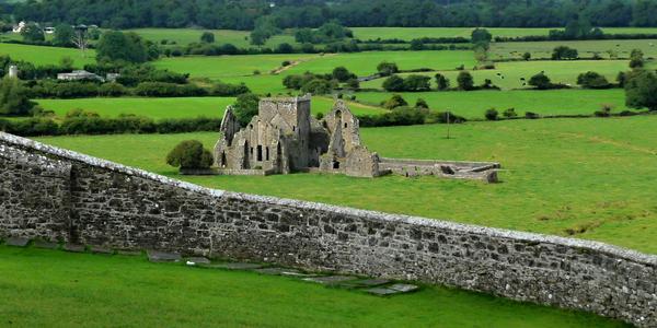 9. Opuštěné opatství, Rock of Cashel