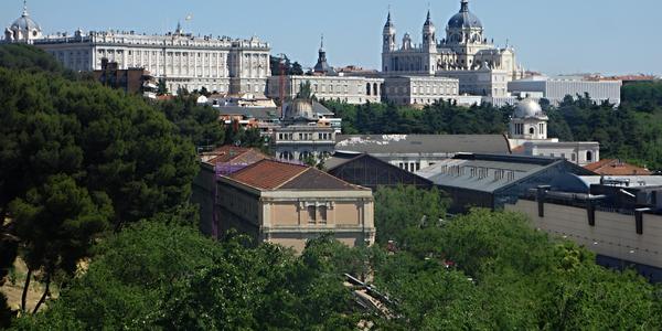 01. Pohled z lanovky, královský palác a Almudena