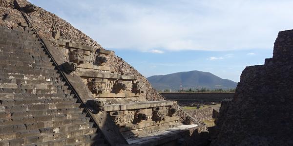 008. Teotihuacán, Quetzalpapaloatlova pyramida 4