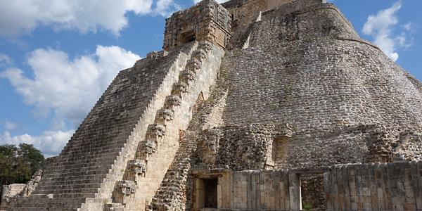 238. Uxmal, Kouzelníkova pyramida 3