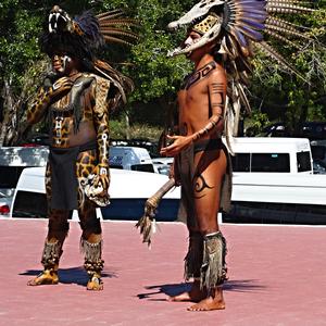 270. Chichen Itza, Indiani 1