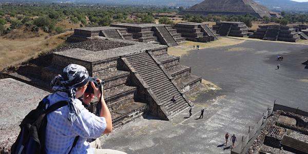 56. Teotihuacán, pohled z Měsíční pyramidy 1