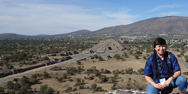 61. Pohled ze Sluneční pyramidy