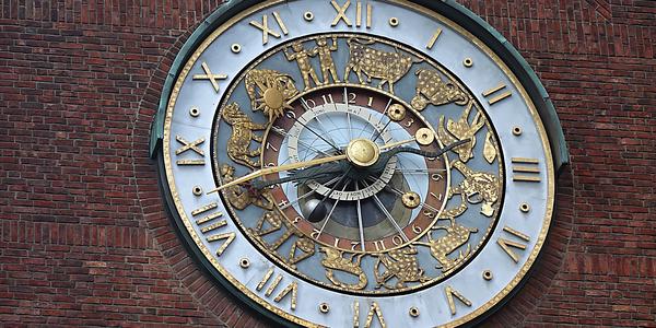 022. Orloj na radnici v Oslo