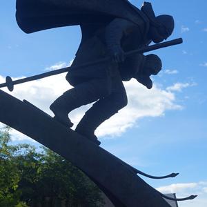 039. Pomník Birkenbeinerů v Lillehammeru