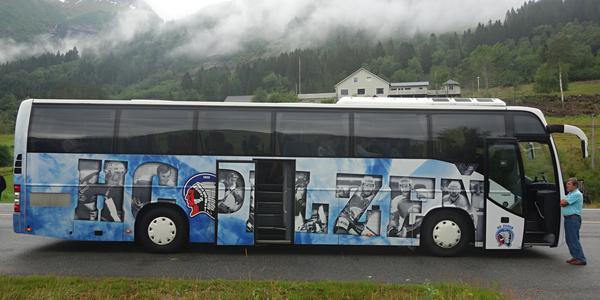 090. Náš autokar
