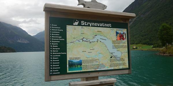 047. Na jezeře Stryn