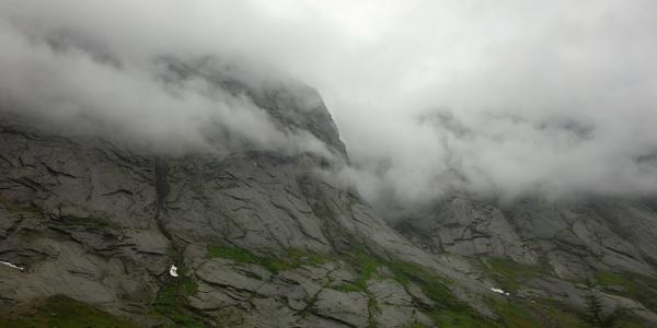 053. Mraky ve fjordech