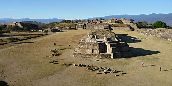 008. Monte Albán