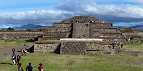 037. Quetzalcoatlova pyramida, Teotihuacán