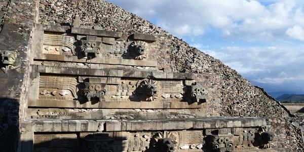 037. Teotihuacán, Quetzalcoatlova pyramida