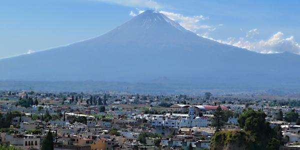 050. Popocatépetl nad Cholulou