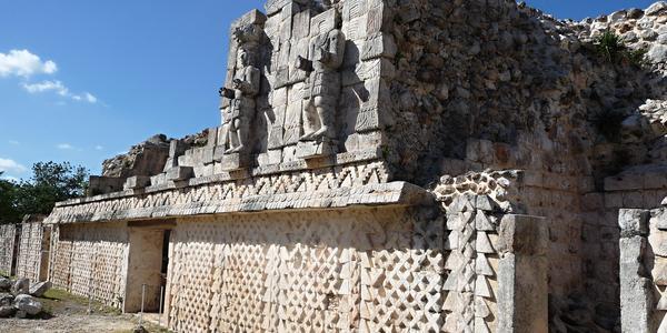 138. Kabah, Velký palác