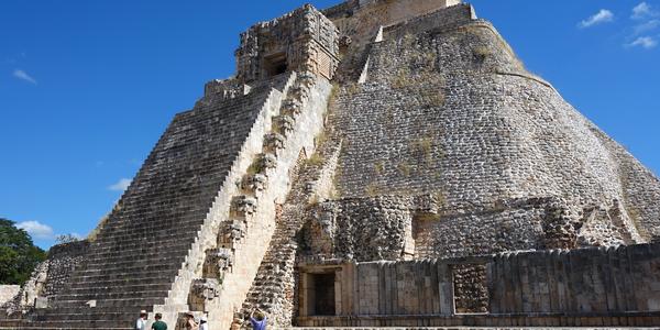 143. Uxmal, Pyramida Kouzelníka