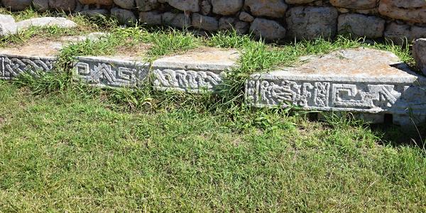 145. Uxmal, zlomky výzdoby