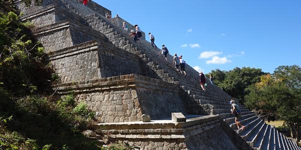 150. Uxmal, výstup na Velkou pyramidu