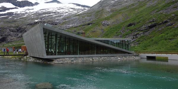 036. Chata nad Trollstigen