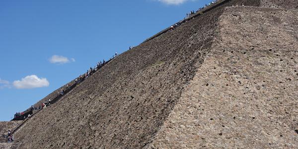 002. Teotihuacán, Pyramida slunce