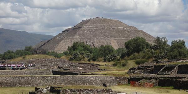 020. Teotihuacán, Pyramida Slunce