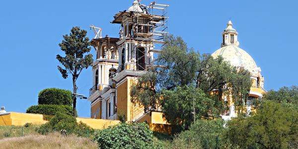 035. Cholula, zřéícený kostel po zemětřesení v září