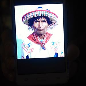 042. Puebla, a její otec na staré fotografii