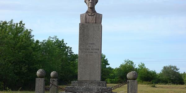 038. Oland, pomník u Solliden