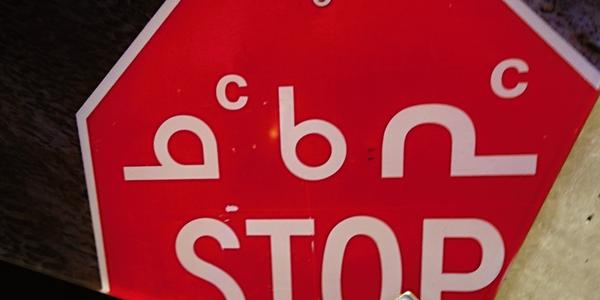 094. Oslo, písmo inuktitut, v muzeu lodi Fram