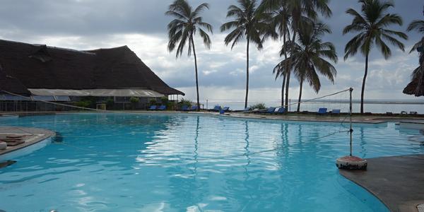 011-Mombasa, bazén u hotelu Reef