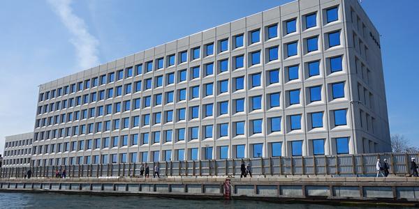 081-Kodaň, architektura, budova firmy Maersk