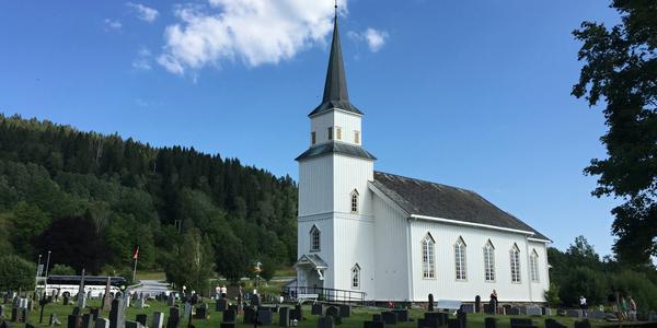 044 Kostely jsou většinou bílé