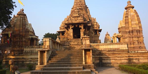 128. Khajuraho, erotické chrámy