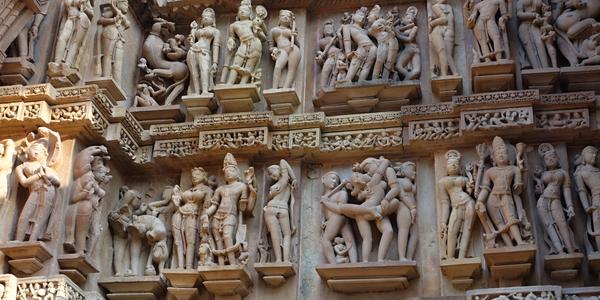 129. Khajuraho, erotické chrámy