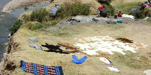 133. Na trase Cusco-Puno, sobotní velké prádlo