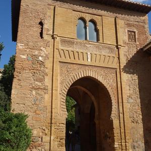 026. Granada, Alhambra, Vinná brána směrem do bývalé Medíny