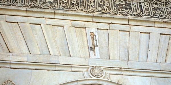 029. Granada, Alhambra, Puerta de Justicia, detail